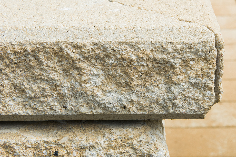 Garten: Terasse, Mauer, Steinbeete