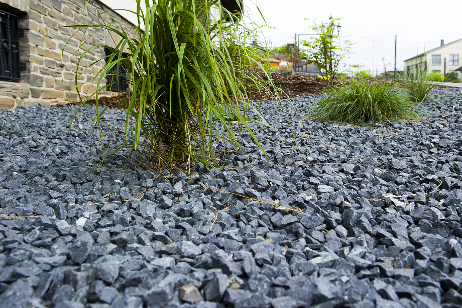 Pflasterung Hauseingang, Gartenzaun, Beete