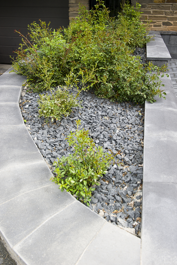 Pflasterung Hauseingang, Gartenzaun, Beete